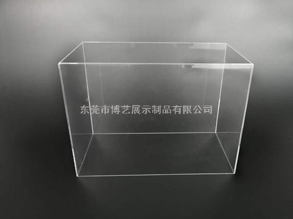 一個(gè)亞克力魚缸它比普通玻璃魚缸有著什么樣的優(yōu)勢(shì)呢？